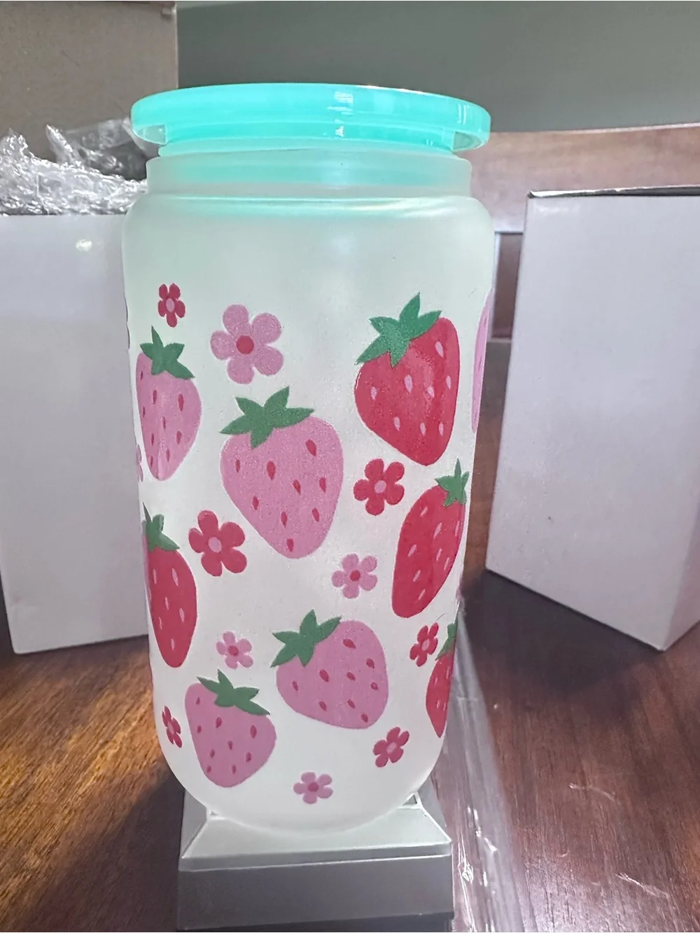 Strawberry-design Vibrio tumbler 🍓